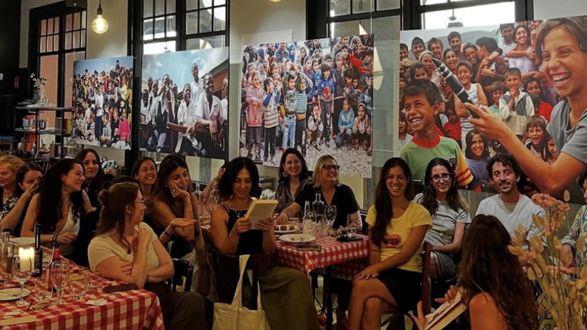 Así es La Sobretaula, el club de lectura gastronómico de Barcelona