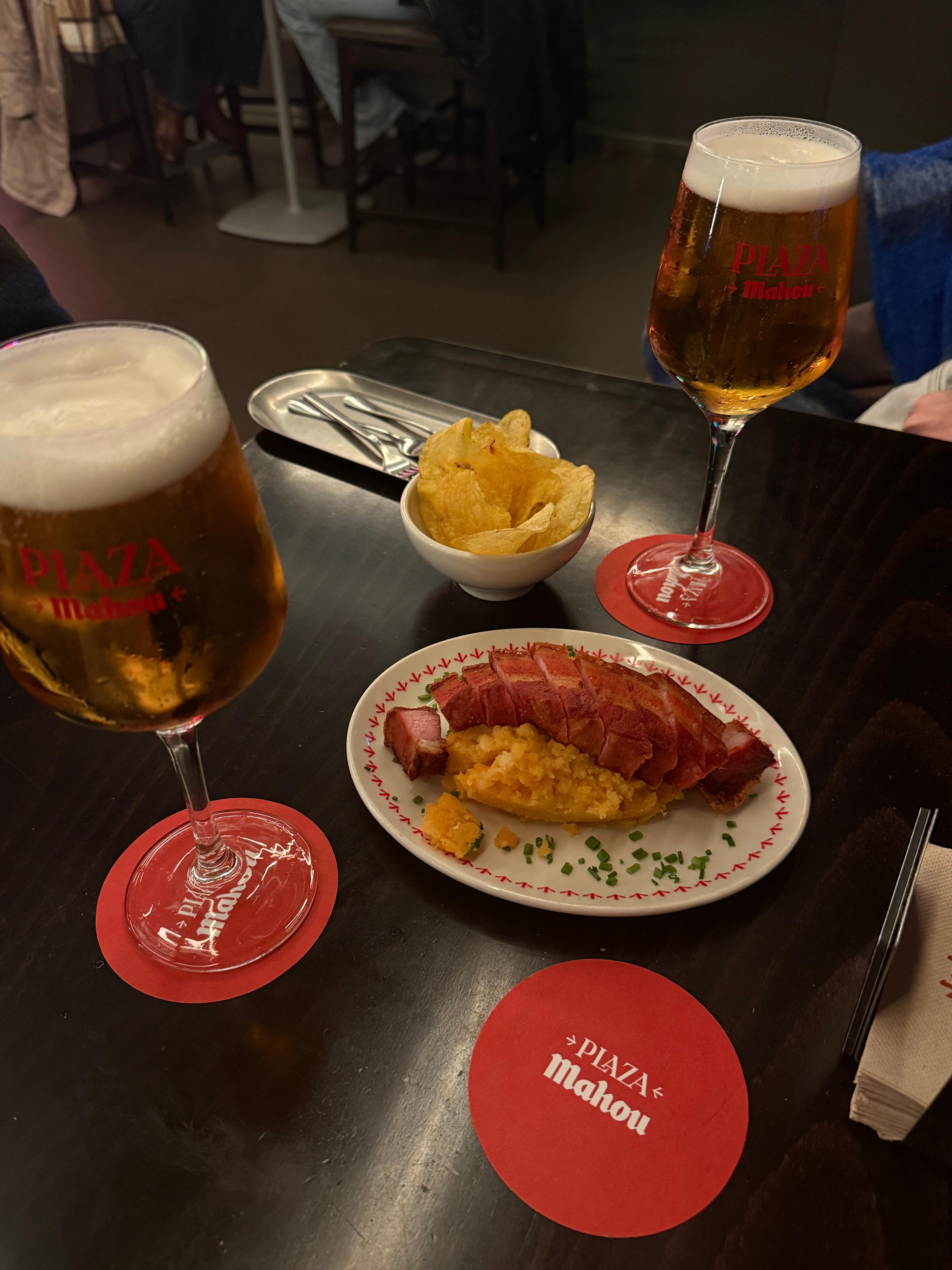 Así es Plaza Mahou en el Bernabéu: dónde tomar cerveza dentro del estadio