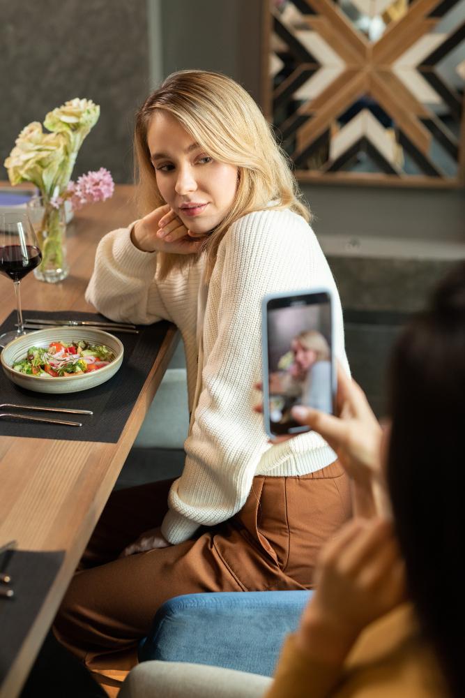 Cómo usar TikTok para llenar tu restaurante: estrategias virales para la Generación Z