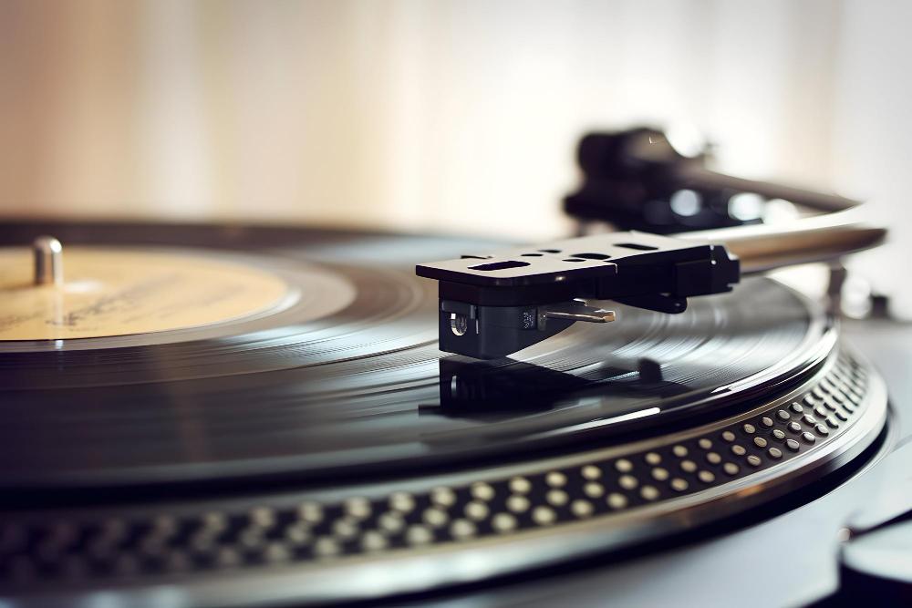 Licencia musical para negocios: 4 mitos que debes conocer (y la realidad)