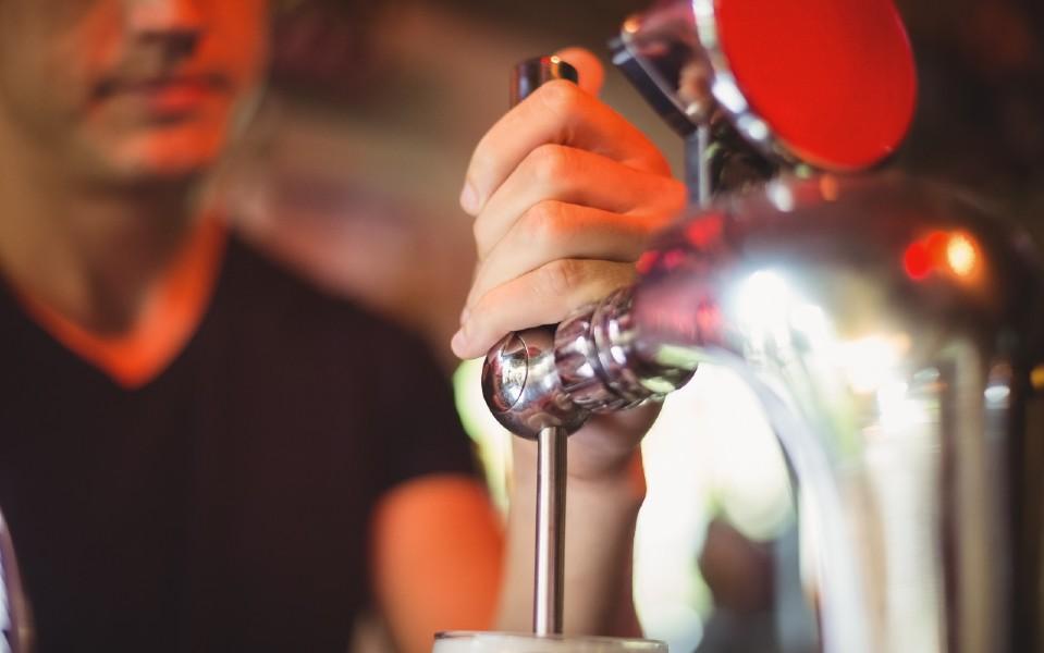 Tipos de licencias en hosteleria, ¿bar, restaurante, karaoke? Estas son las que hay