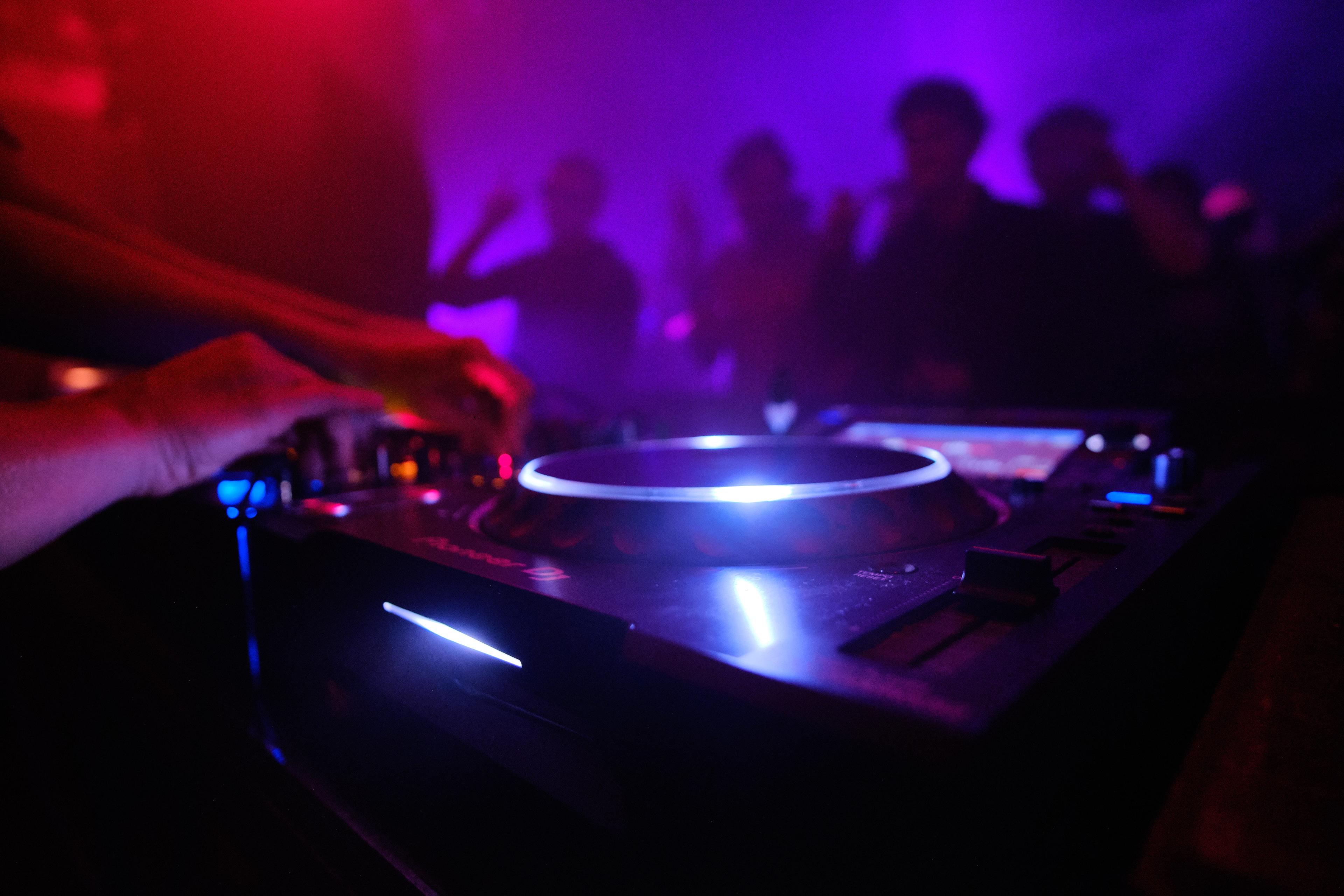 Ruido en discotecas. ¿Cuáles son los decibelios permitidos?