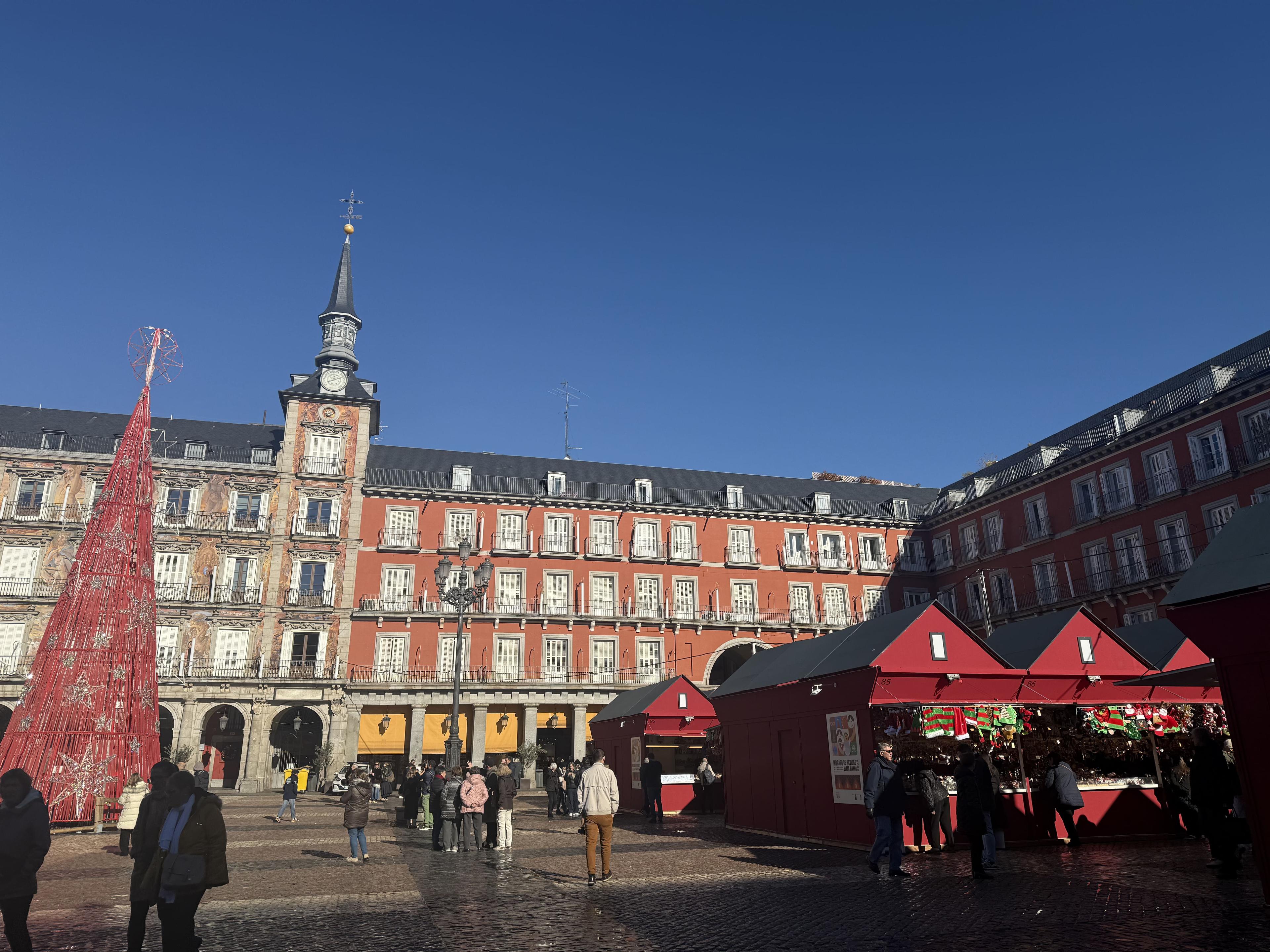 Cómo suenan los mercadillos navideños de Madrid: Plaza Mayor y Plaza de España