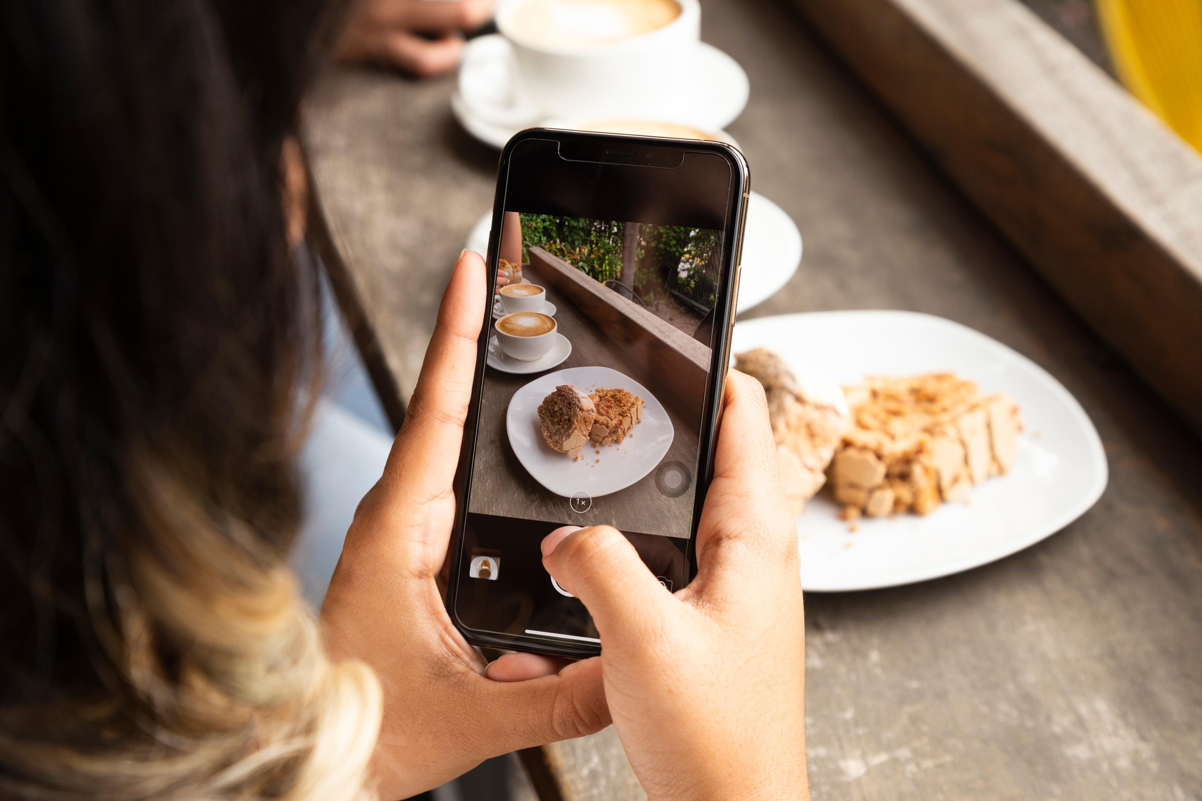 Locales instagrameables: qué pasa cuando el cliente guarda el móvil